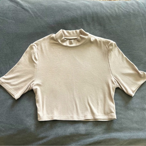 Shein Beige Mock Neck Crop Top Size M - Picture 1 of 7